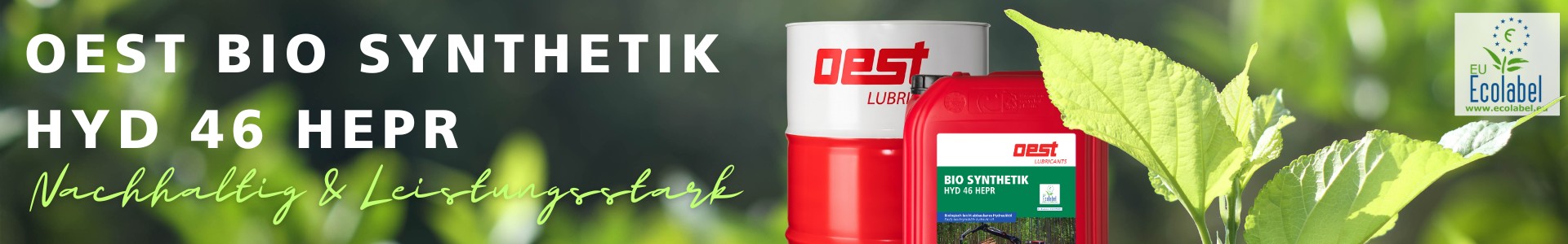 Oest Gebinde in der Natur. Ein rot-weißes Oest-Fass und ein roter 20-Liter-Kanister stehen, im Hintergrund unscharfe grüne Pflanzen, vorn fokussiert eine Pflanze.